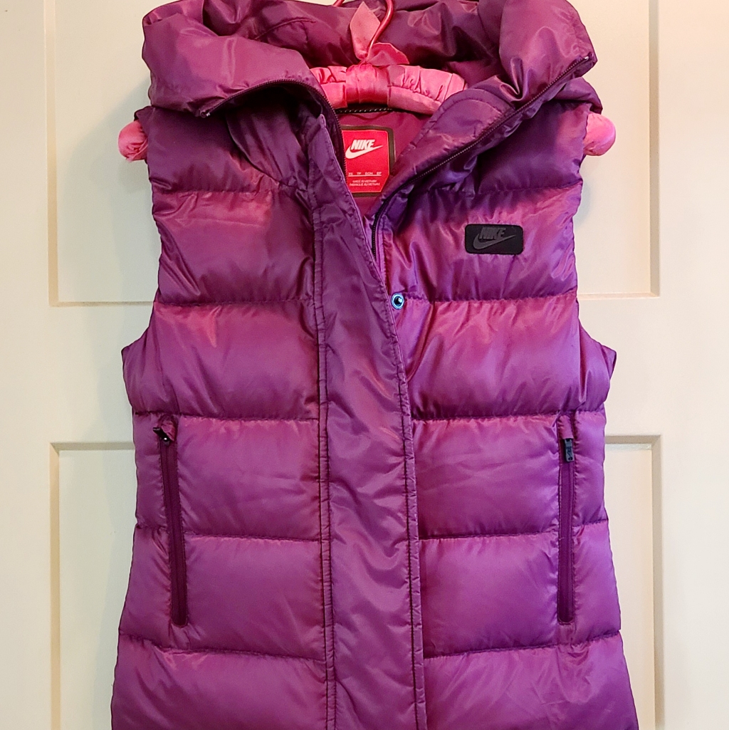 Nwot - Nike Womens Purple Hooded Puffy Vest - Size Xs.